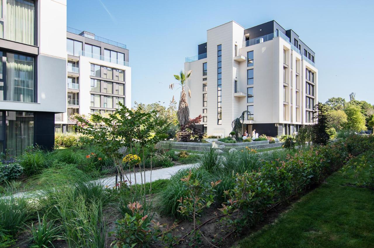 Sea Flats With Parking And Pool In Azur Residence Sveti Konstantin Buitenkant foto